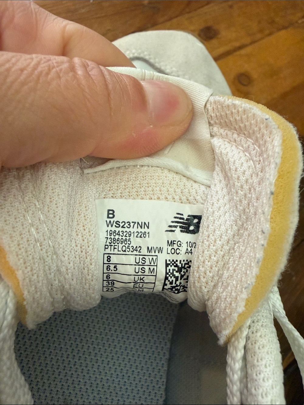 New Balance 237 - Picture 6 of 8
